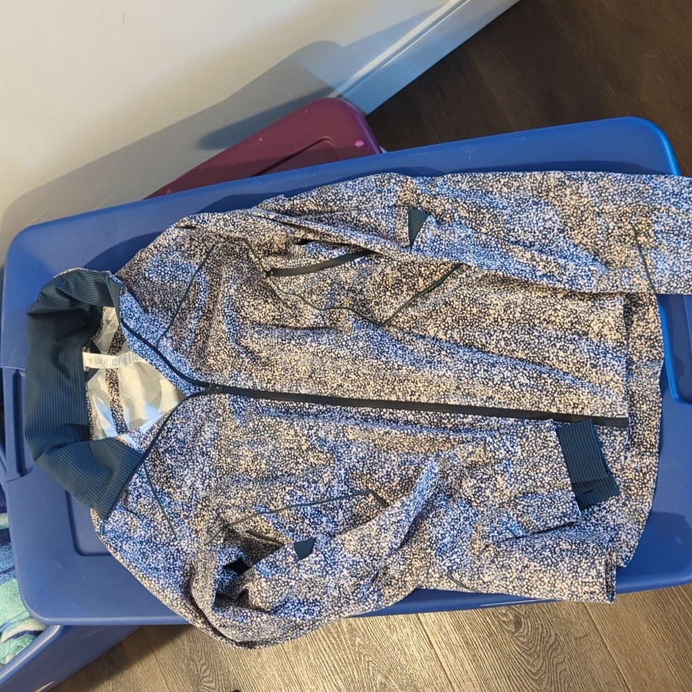 Lululemon wind breaker running jacket 6